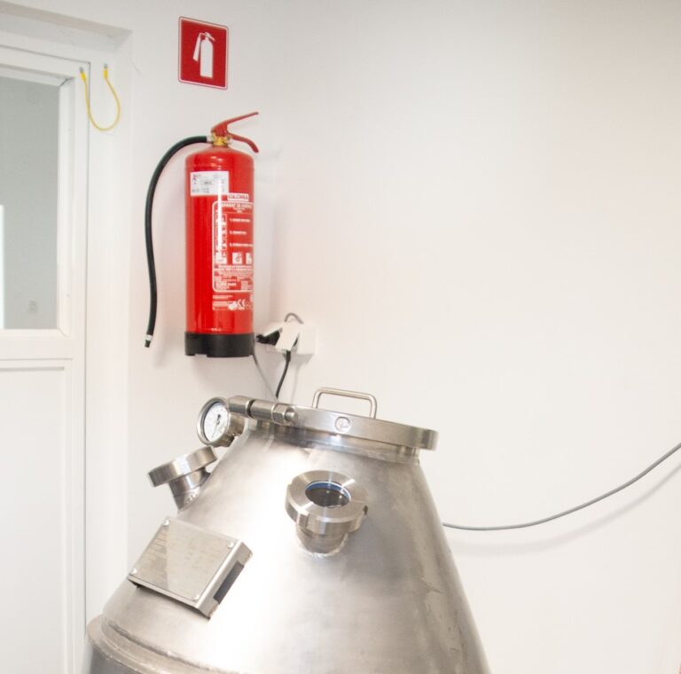 Exeat API-9672 fire extinguisher
