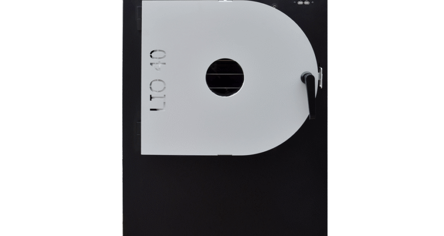 A versatile mid-size freeze dryer built for enthusiasts, small businesses, and laboratories needing flexible tray capacity and dependable daily output.