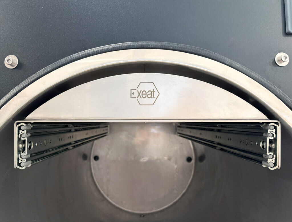 Engraved logo detail in LIO 280